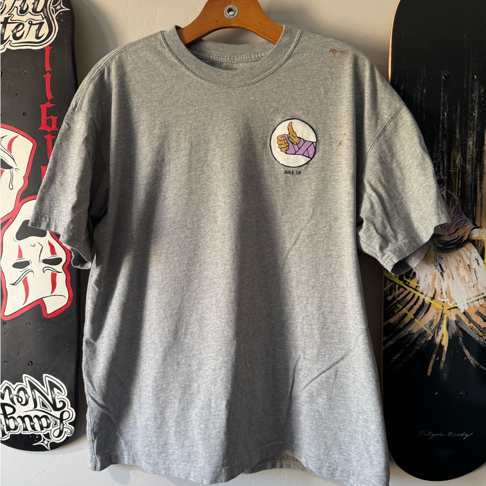 Nike SB size large t shirt